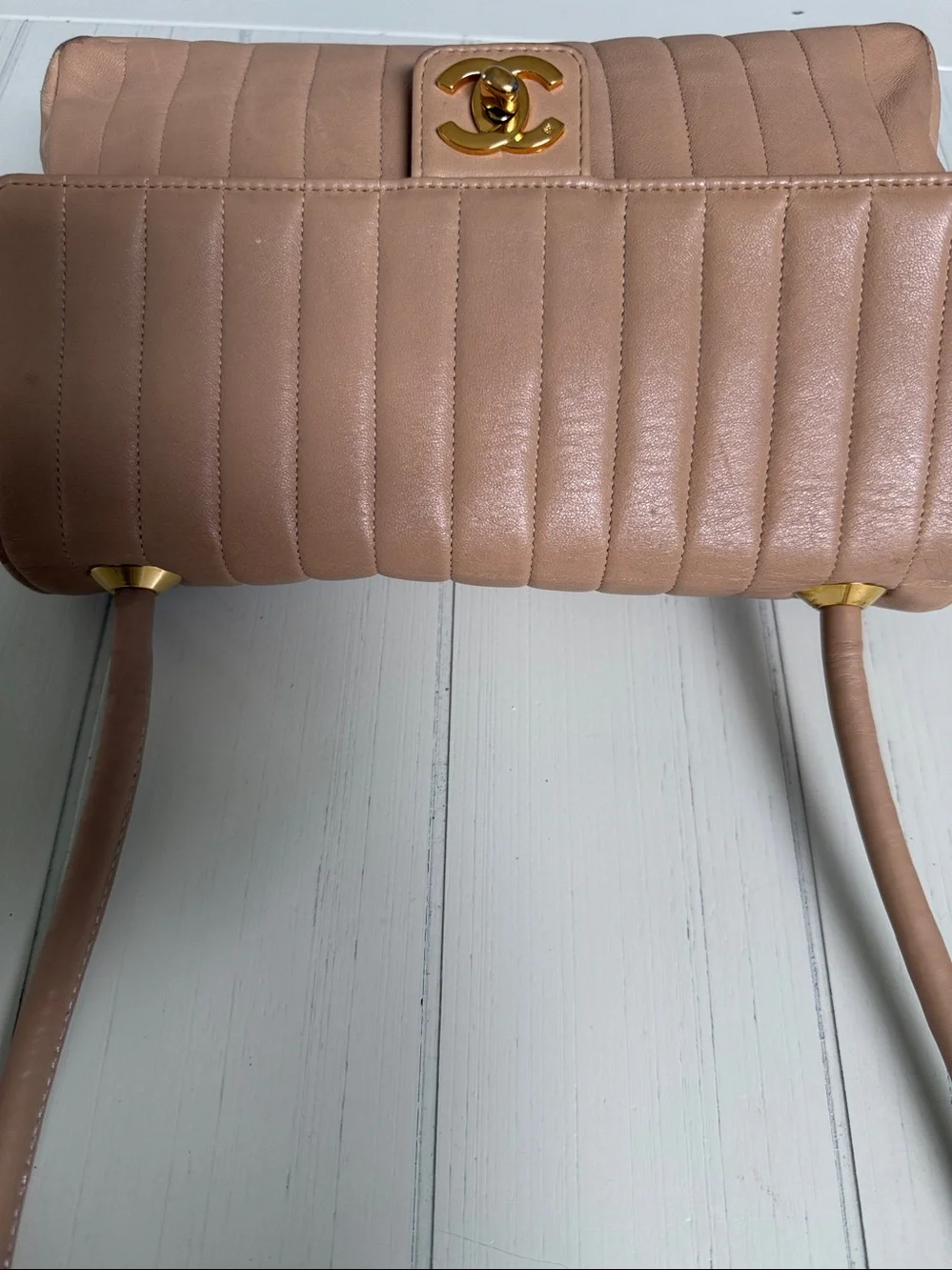 Chanel Beige Leather Quilted Bag - Picture 3 of 12